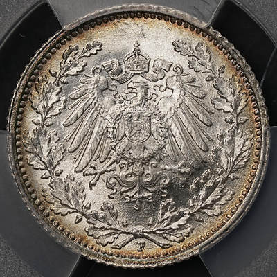 修遠堂世界钱币第108期 - PCGS MS66 1915年德国1/2马克银币，F厂铭，同一原卷头一次送评级都是67-68，这次送惨被压分，这枚绝不是66的状态，极品环彩
