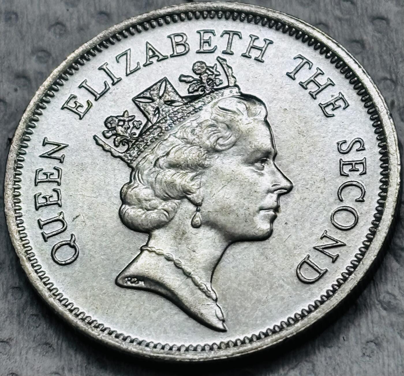 文馨钱币收藏第 297 场，银币，古钱币，铜元场，长期接代拍业务 原光品相 1990 年英属香港一元