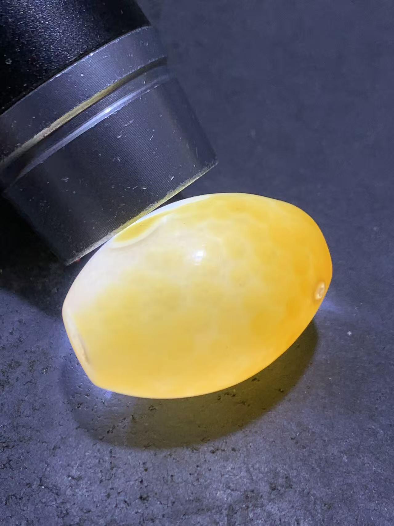 精美冰飘冻料战国红玛瑙随形桶珠一颗