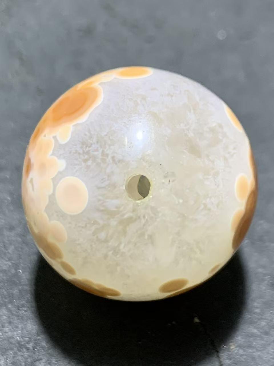 精美高玉化冰飘糖心料气泡纹战国红玛瑙随形圆珠一个！