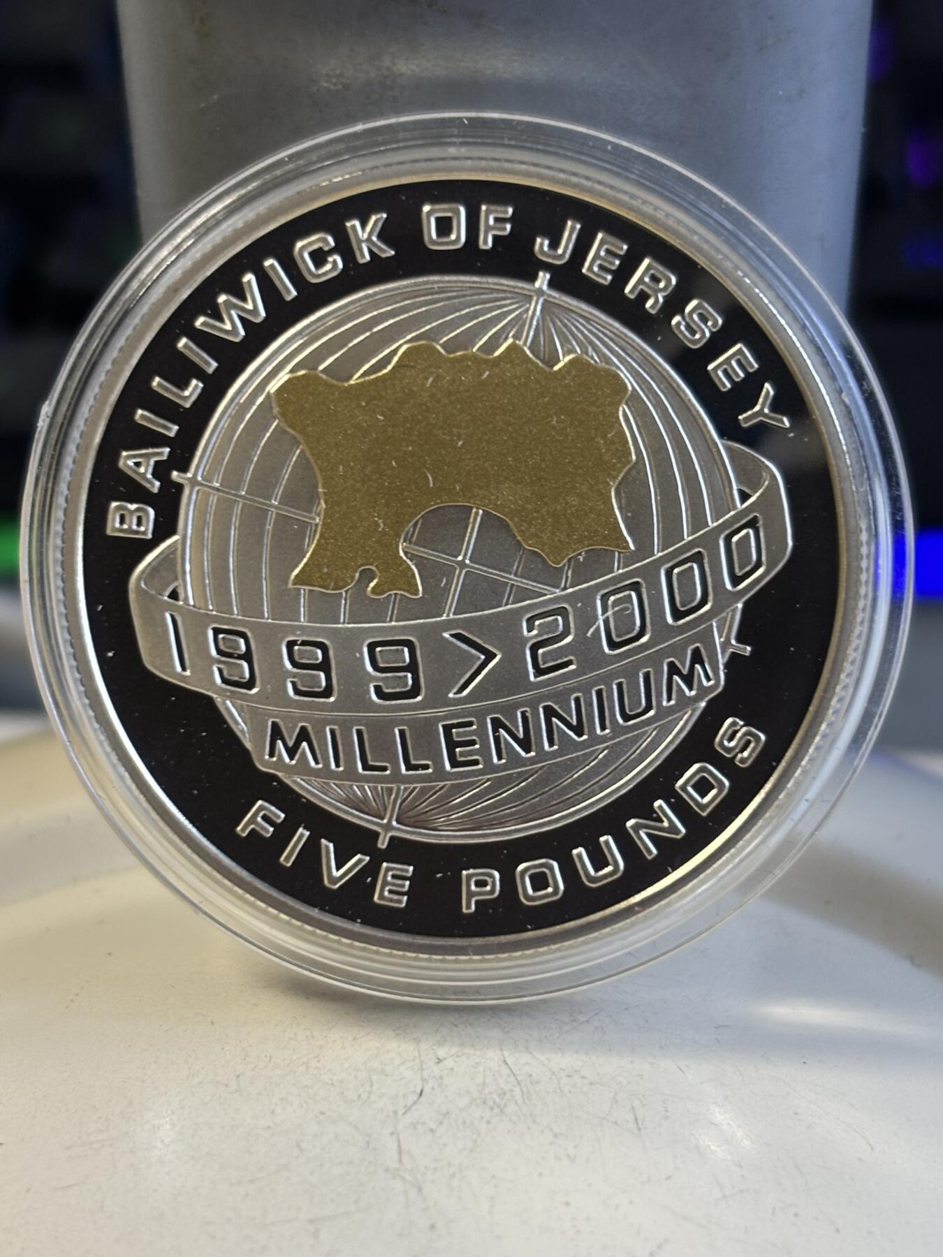 第194期拍卖 泽西1999-2000年千禧年系列地图币镀金纪念银币，925银，28.28克，稍有氧化