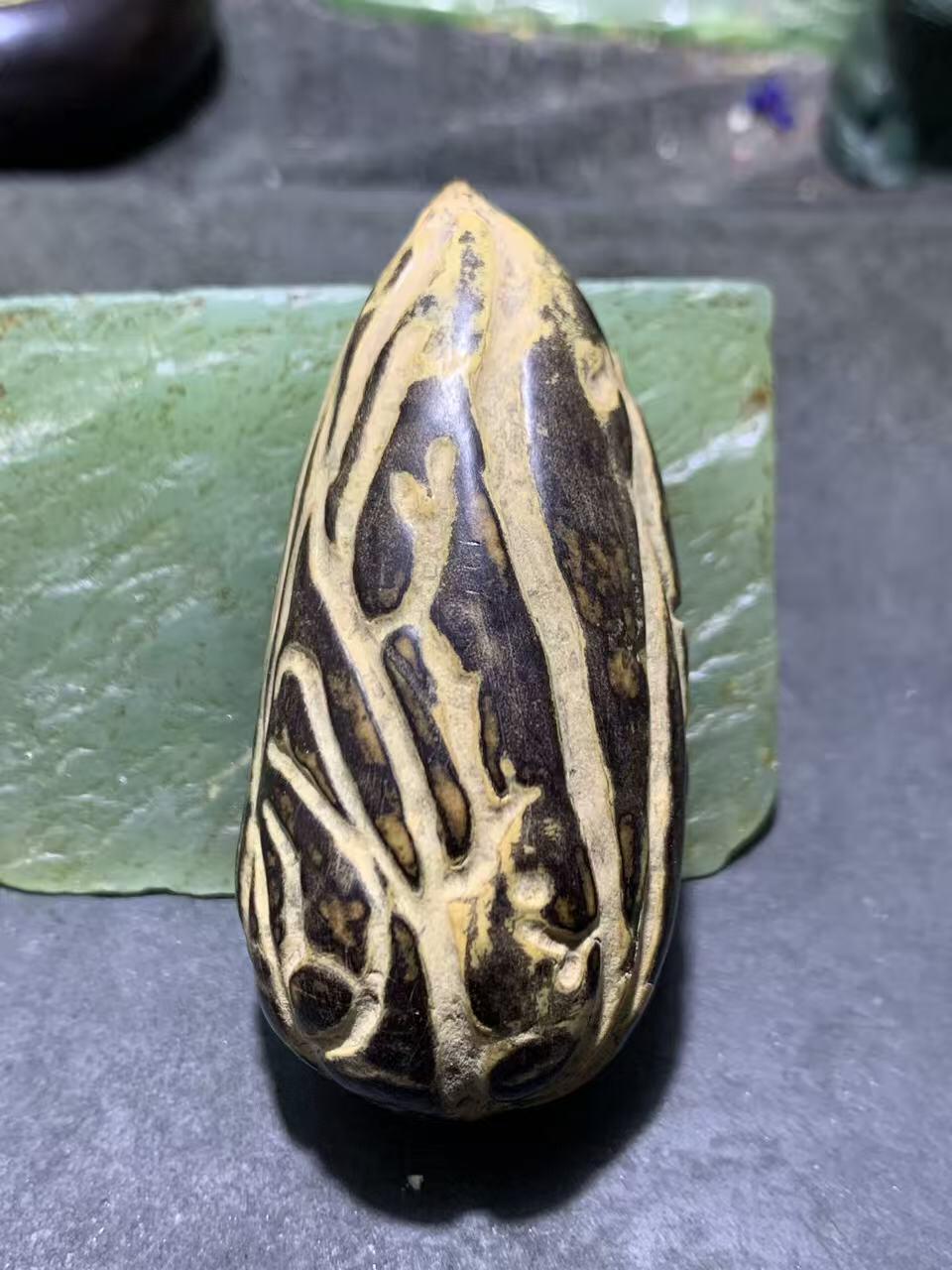 精美千眼菩提黑果把件一个，