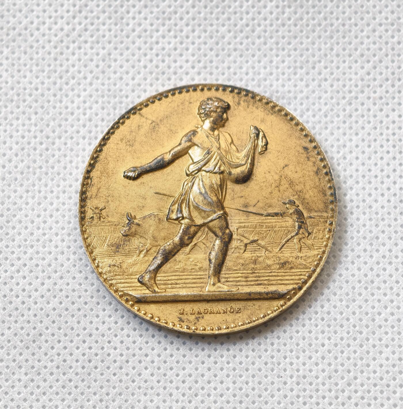 甄臻铺-世界币章拍卖（第55期），3月28日甄品场（直播拍卖）拍品征集中，送拍享返佣金等优惠多多