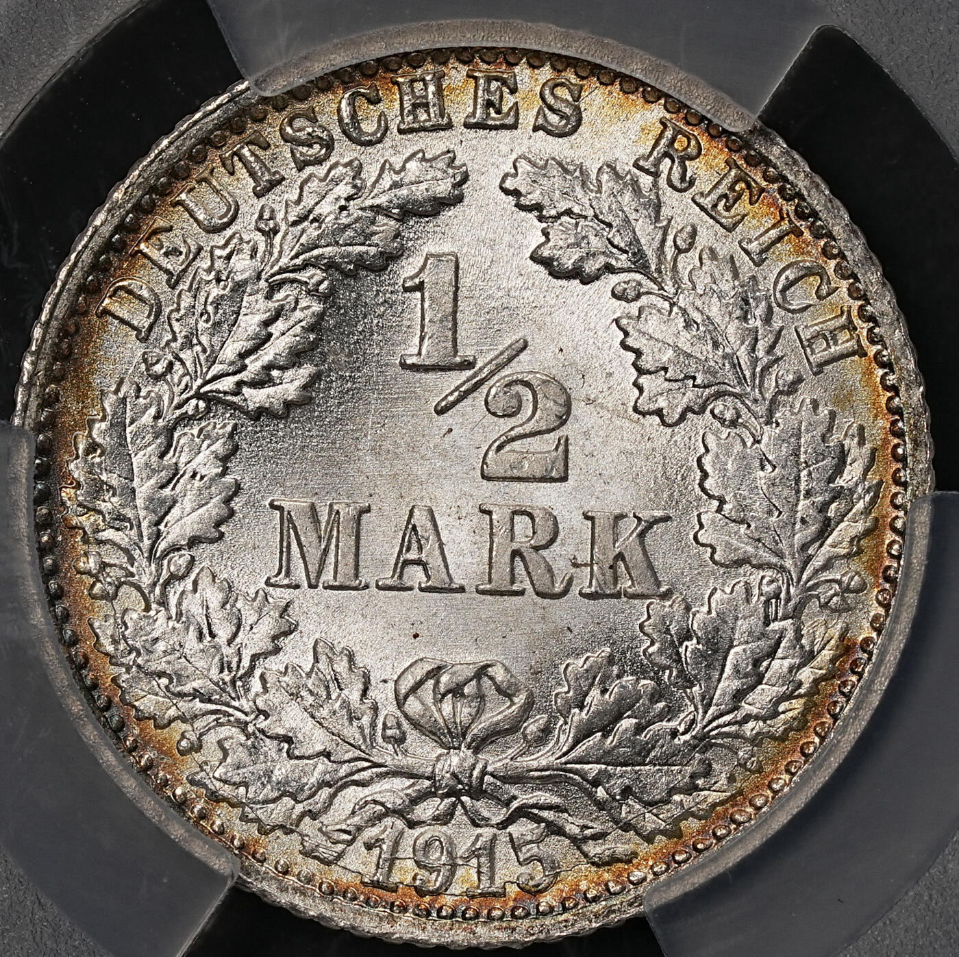 修遠堂世界钱币第108期 PCGS MS66 1915年德国1/2马克银币，F厂铭，同一原卷头一次送评级都是67-68，这次送惨被压分，这枚绝不是66的状态，极品环彩