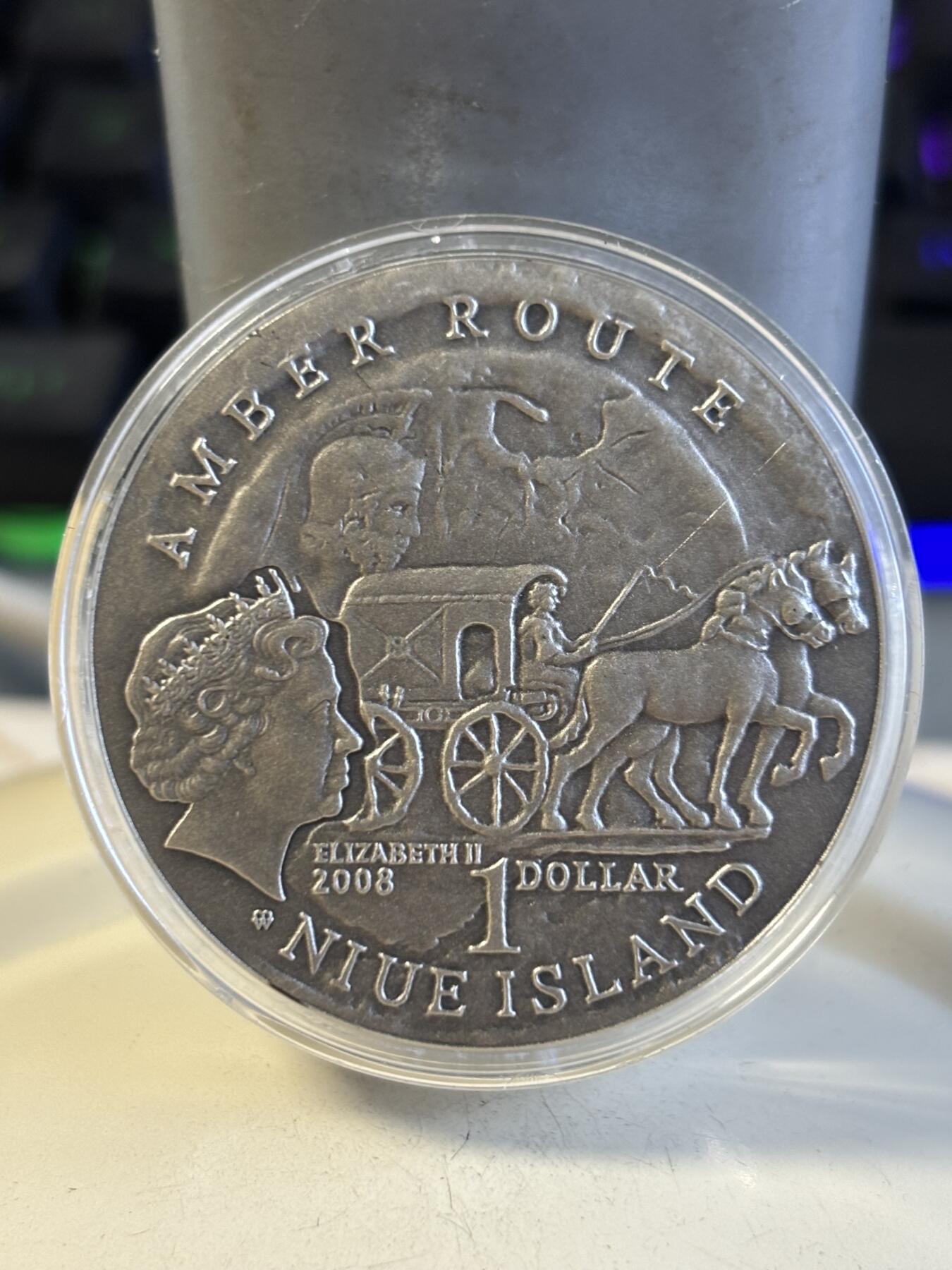 第194期拍卖 纽埃2008年琥珀之路系列首枚格但斯克镶嵌天然琥珀银币.925银，28.28克