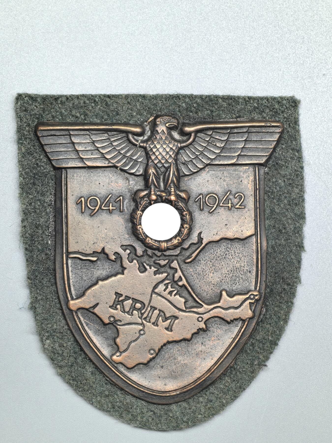 小驴勋章奖章收藏3月21日周六晚六点拍卖（珍爱和平，收藏战争，铭记历史，勿忘国耻，忠党爱国。有偿代拍，送拍规则在简介最后，参拍须阅读规则后再参拍，关系到运费包装发货时效真假辨别等关键信息，拍卖时不再发原图，看大图店主微信码在拍卖店铺介绍里） 现代工艺品 克里米亚盾章 非原品