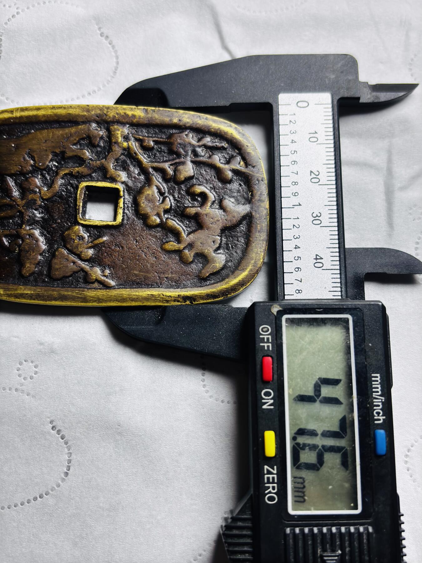 文馨钱币收藏第 297 场，银币，古钱币，铜元场，长期接代拍业务 少见日本 七百 越能通用 马踏梅花花钱，直径 78.5 宽 47.6 厚 3.3 重 78.9 克