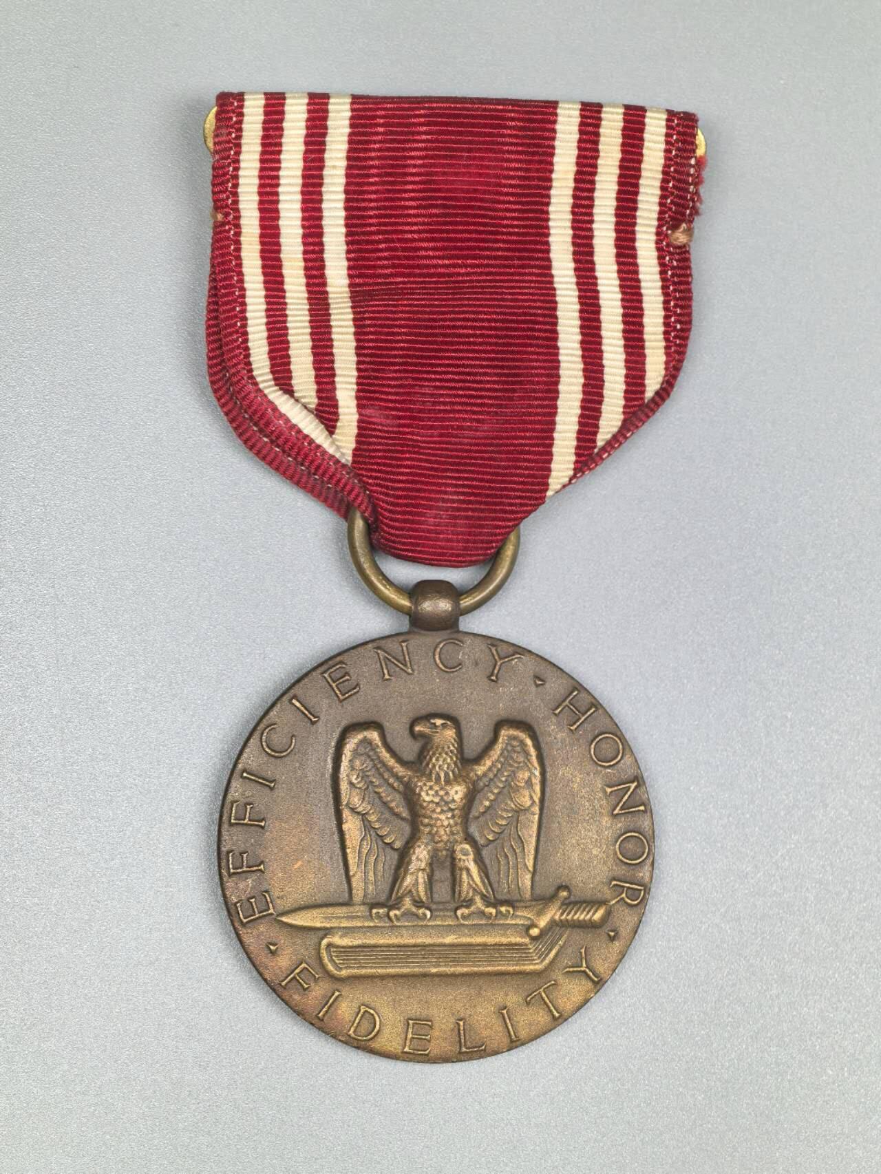 小驴勋章奖章收藏3月21日周六晚六点拍卖（珍爱和平，收藏战争，铭记历史，勿忘国耻，忠党爱国。有偿代拍，送拍规则在简介最后，参拍须阅读规则后再参拍，关系到运费包装发货时效真假辨别等关键信息，拍卖时不再发原图，看大图店主微信码在拍卖店铺介绍里）