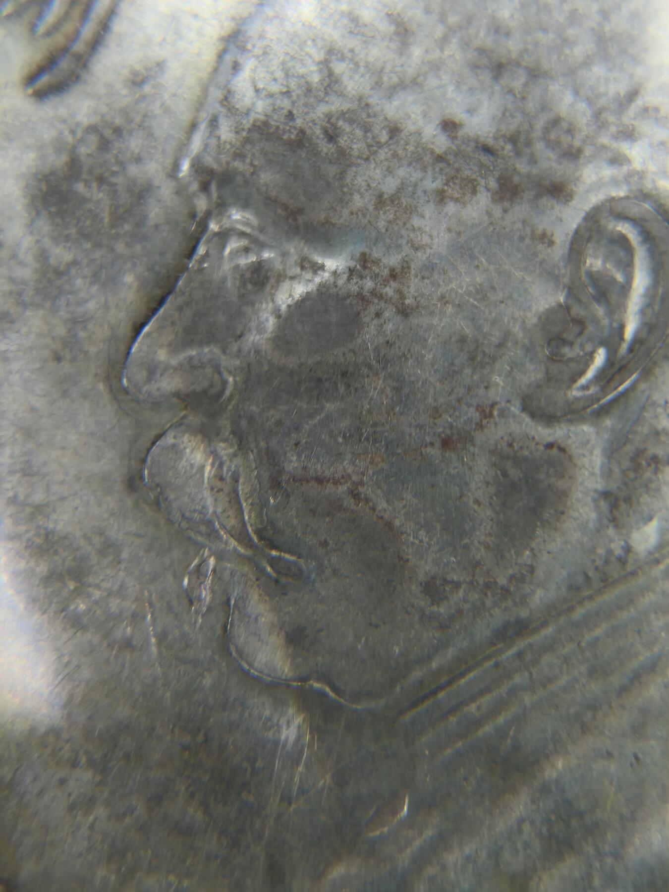 国内外机制币银元拍场 小精品场 PCGS XFD 异版山东大扣 属于军阀大头 正面袁像胸前有大扣 肩扣上五角星略大 两个五角星为平头星 肥耳背 背嘉禾粒小 小叶 相较普通大扣数量要少的多 该版入盒并出分的仅仅12枚 属于大头中不可或缺的名誉品 该枚色泽温润 细节完好 环彩包浆 小黄鱼上同分数最低售价7500+ PCGS官网40分指导价20670