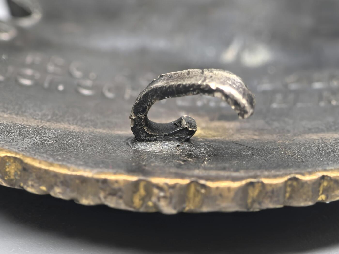 小驴勋章奖章收藏3月21日周六晚六点拍卖（珍爱和平，收藏战争，铭记历史，勿忘国耻，忠党爱国。有偿代拍，送拍规则在简介最后，参拍须阅读规则后再参拍，关系到运费包装发货时效真假辨别等关键信息，拍卖时不再发原图，看大图店主微信码在拍卖店铺介绍里） 得三海军公海舰队奖章，早期tombak铜质镀银镀金，标准施未林Adolf Bock/Schwerin第1版，背打Fec.Adolf Bock/Ausf.Schwerin.Berlin厂标，轻微佩戴好品