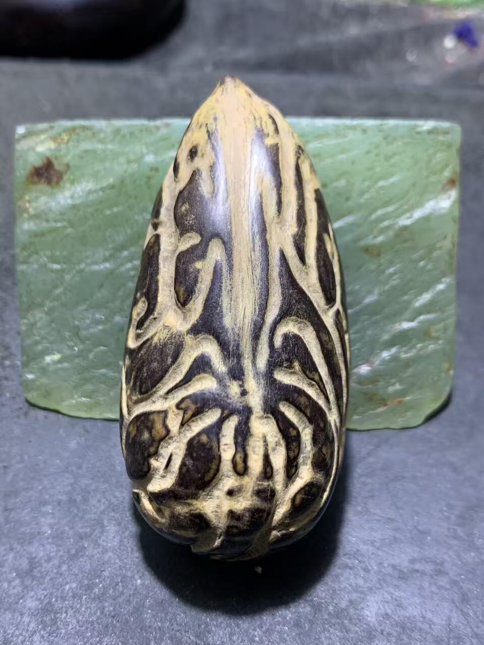 精美千眼菩提黑果把件一个，