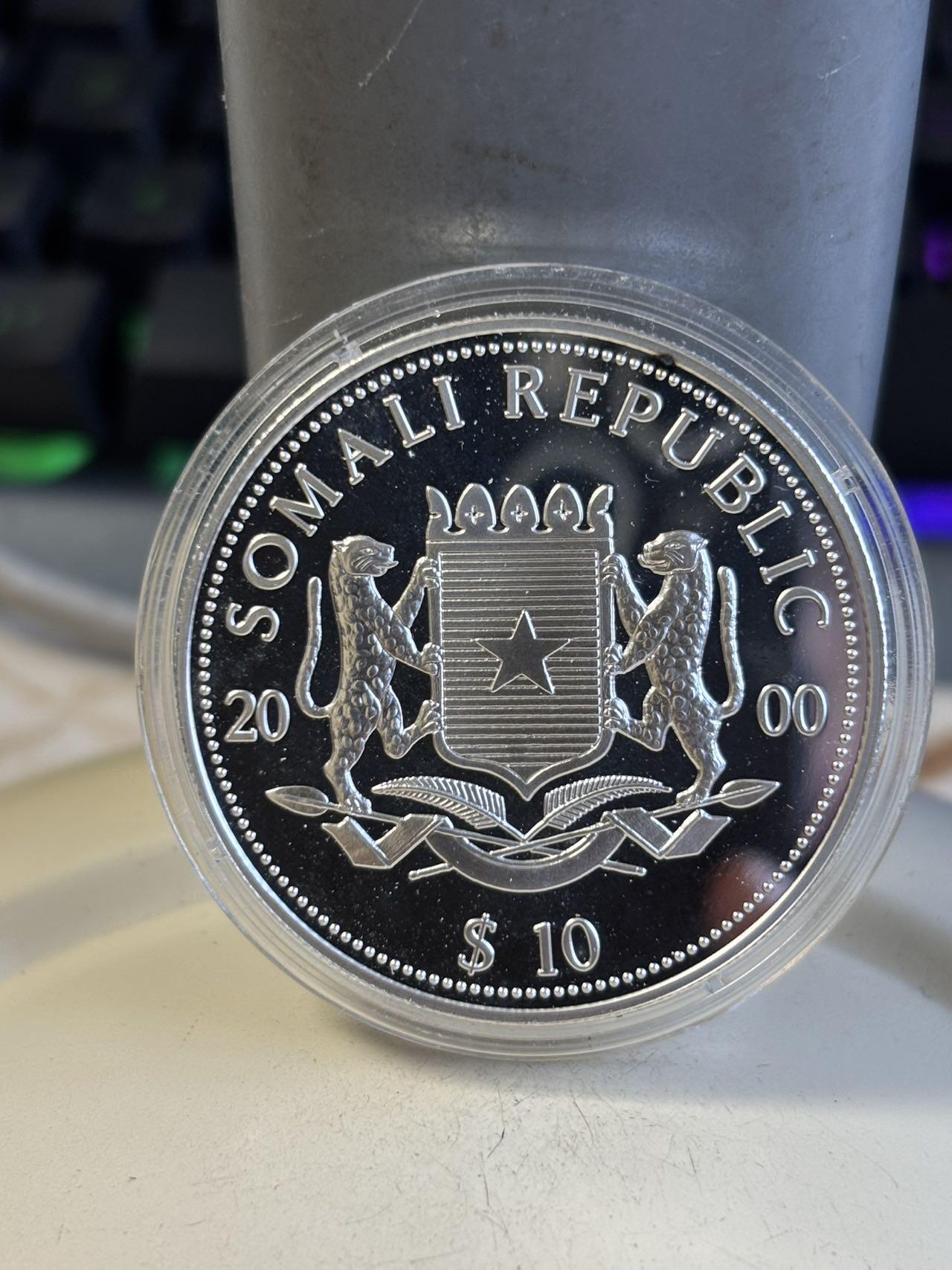 第194期拍卖 索马里2000年中国庚辰生肖龙年龙女出海千禧年纪念银币，925银，25克，38.61毫米，有氧化点