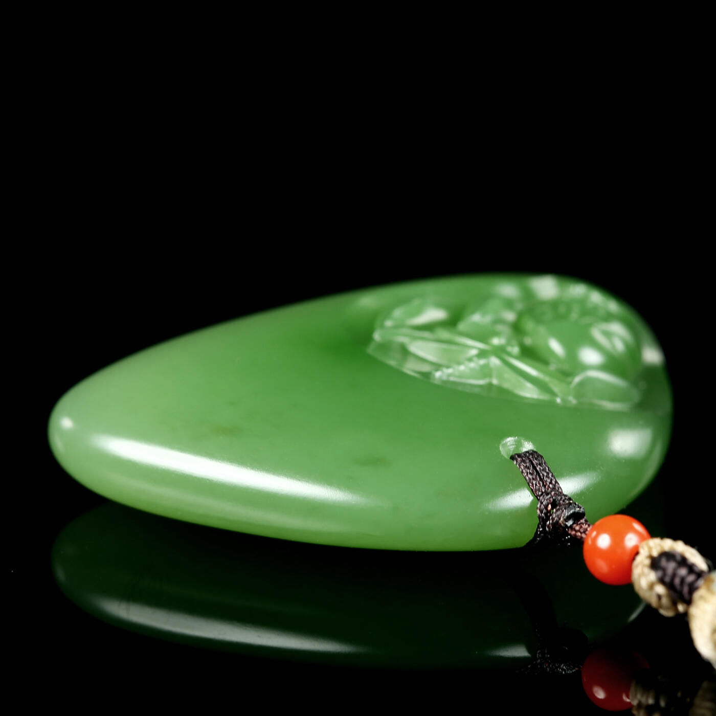 碧月说宝.君子怀瑾·当代和田玉清风专场(三) 陆宜南 色标级苹果绿碧玉莲花牌