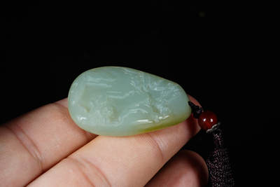 上海都达杂项专场90【全场包邮】  天然和田玉精雕《秋山闲赏》挂件 附鉴定证书69-203