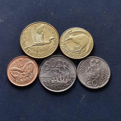 【全场包邮】纯粹捡漏拍512场 - 新西兰2008-2012年老年女王5枚套币