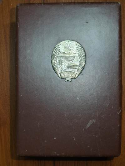 蜀地medal徽章收藏 春季精品拍场 - 朝鲜罕见 三级国旗勋章外授版皮盒一套