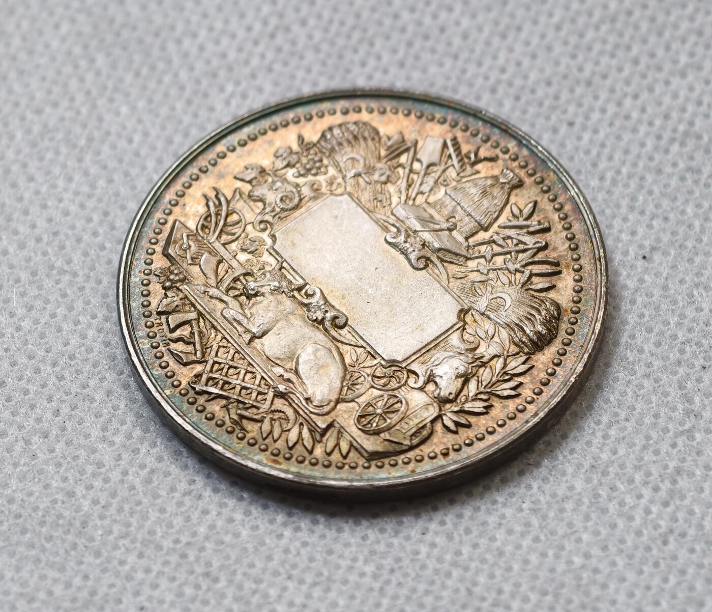 甄臻铺-世界币章拍卖（第55期），3月28日甄品场（直播拍卖）拍品征集中，送拍享返佣金等优惠多多