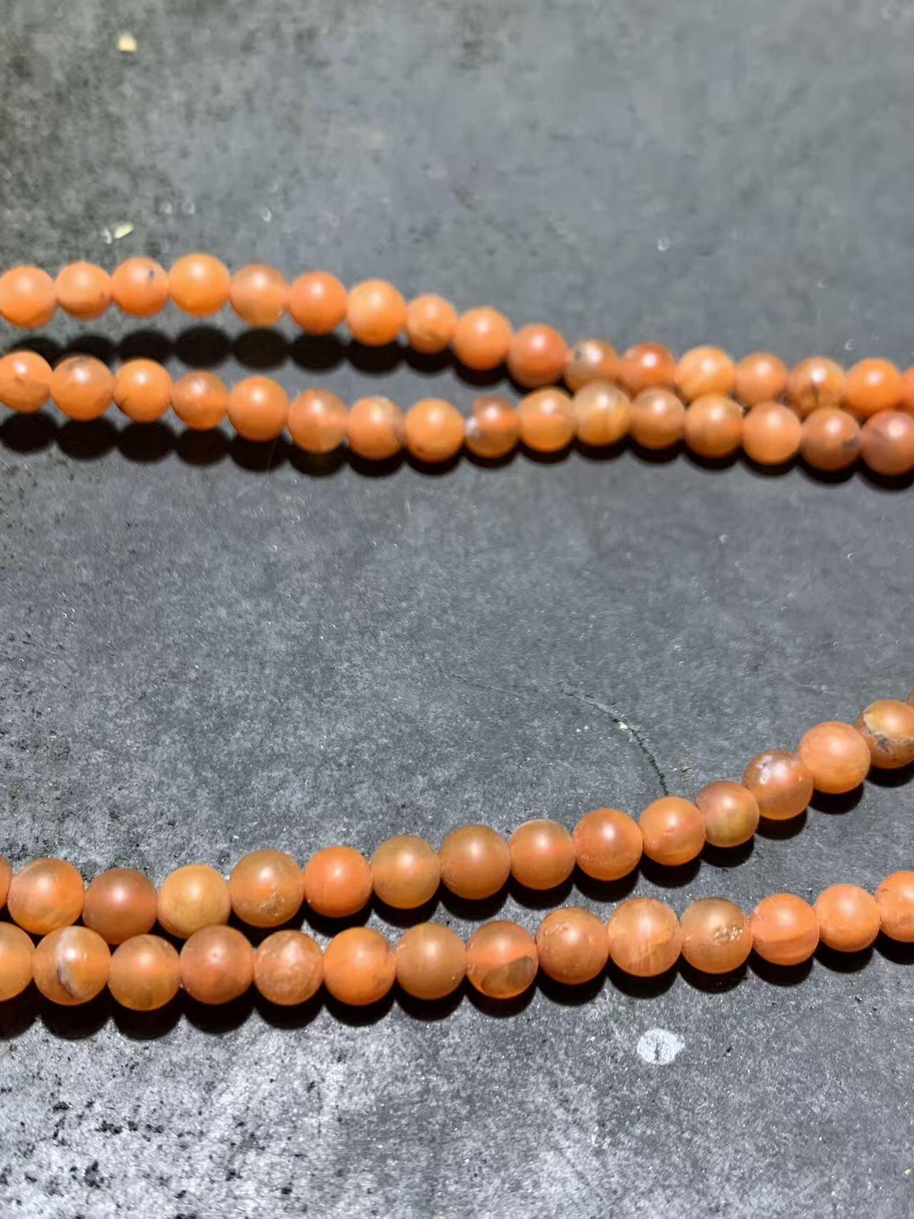 保山南红亚光多圈手串一条，