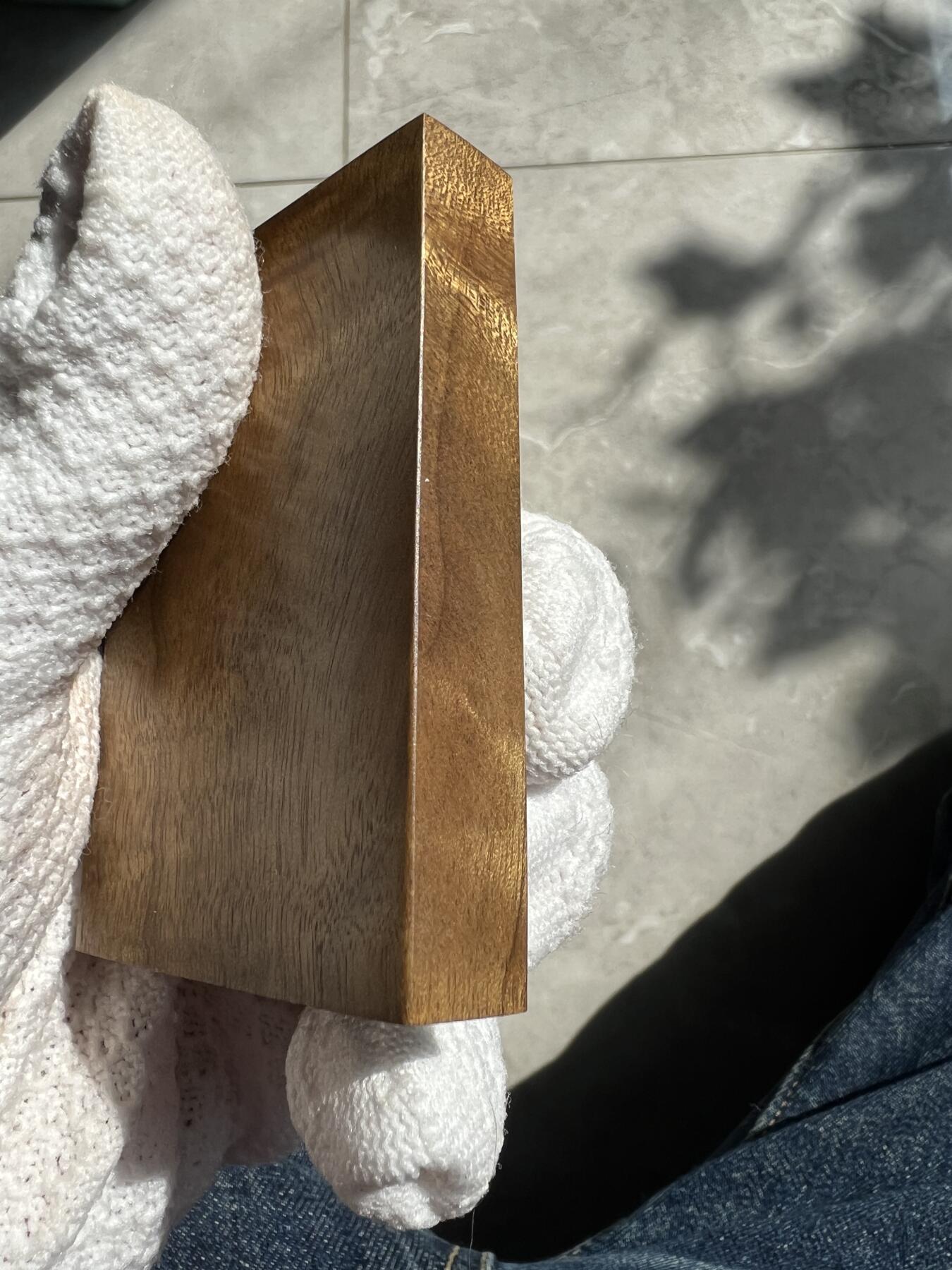 零元拍：NO51金丝楠平安无事牌，3D立体波纹。满水波香喷喷的小金砖，金光闪闪，74.5/49/13MM