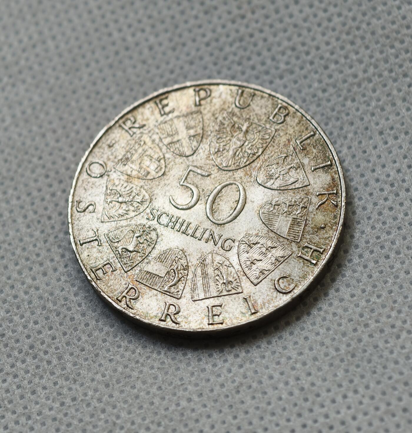 甄臻铺-世界币章拍卖（第55期），3月28日甄品场（直播拍卖）拍品征集中，送拍享返佣金等优惠多多 1972年奥地利50先令银币，主题为萨尔茨堡大学成立350周年20克900银含量