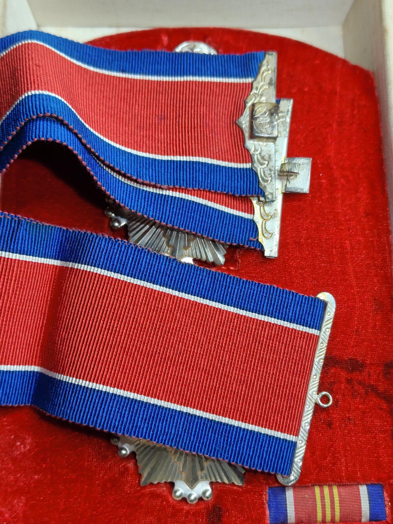 蜀地medal徽章收藏 春季精品拍场 朝鲜罕见 三级国旗勋章外授版皮盒一套