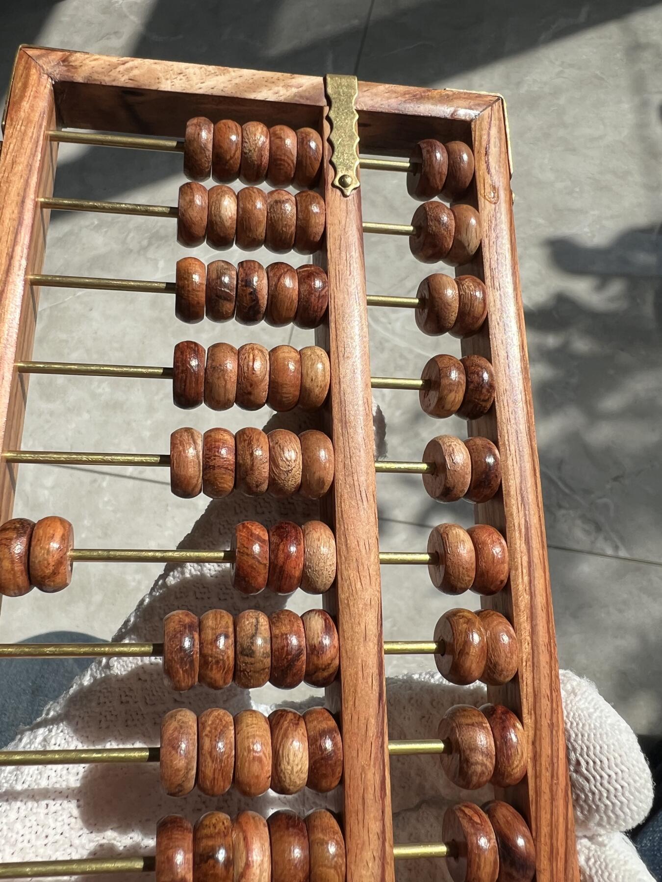 零元拍：“算盘一响，黄金万两”海南黄花梨十三档算盘。尺寸：203/93/13.5MM