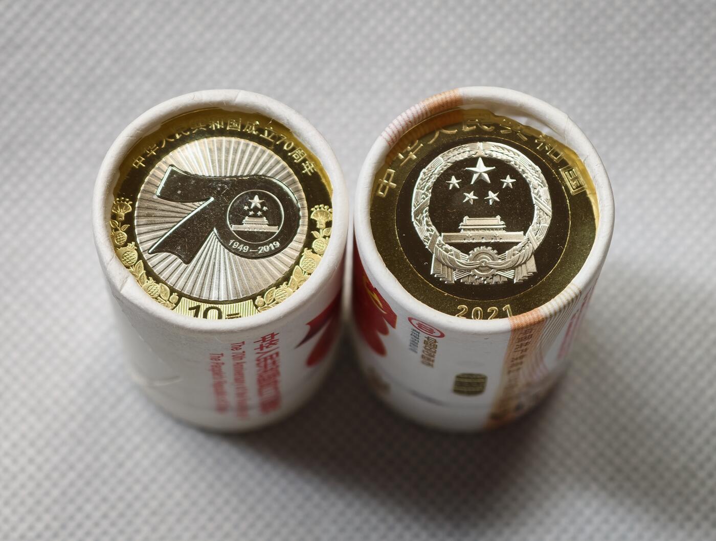 甄臻铺-世界币章拍卖（第55期），3月28日甄品场（直播拍卖）拍品征集中，送拍享返佣金等优惠多多 中华人民共和国成立70周年10元纪念币1筒20枚，中国共产党成立100周年100元纪念币1筒20枚，共40枚一组