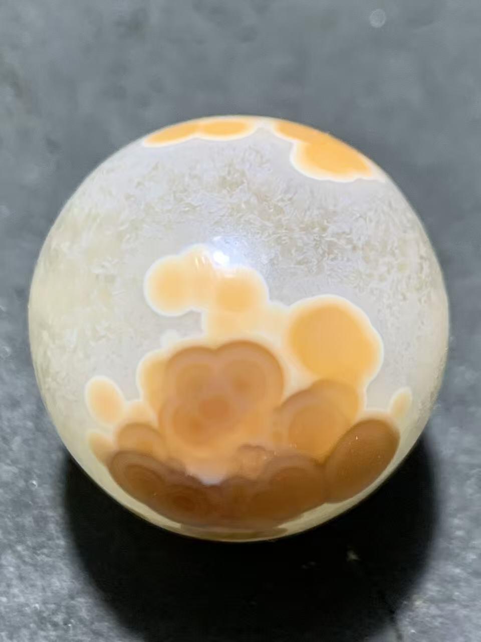 精美高玉化冰飘糖心料气泡纹战国红玛瑙随形圆珠一个！