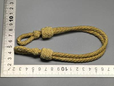 小驴勋章奖章收藏3月21日周六晚六点拍卖（珍爱和平，收藏战争，铭记历史，勿忘国耻，忠党爱国。有偿代拍，送拍规则在简介最后，参拍须阅读规则后再参拍，关系到运费包装发货时效真假辨别等关键信息，拍卖时不再发原图，看大图店主微信码在拍卖店铺介绍里） - 现代工艺品 金色帽绳 非原品 （送拍方备注为杨克厂复刻）