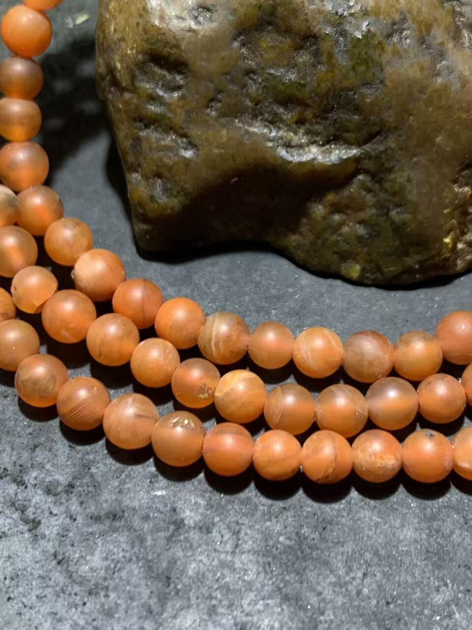 保山南红亚光多圈手串一条，