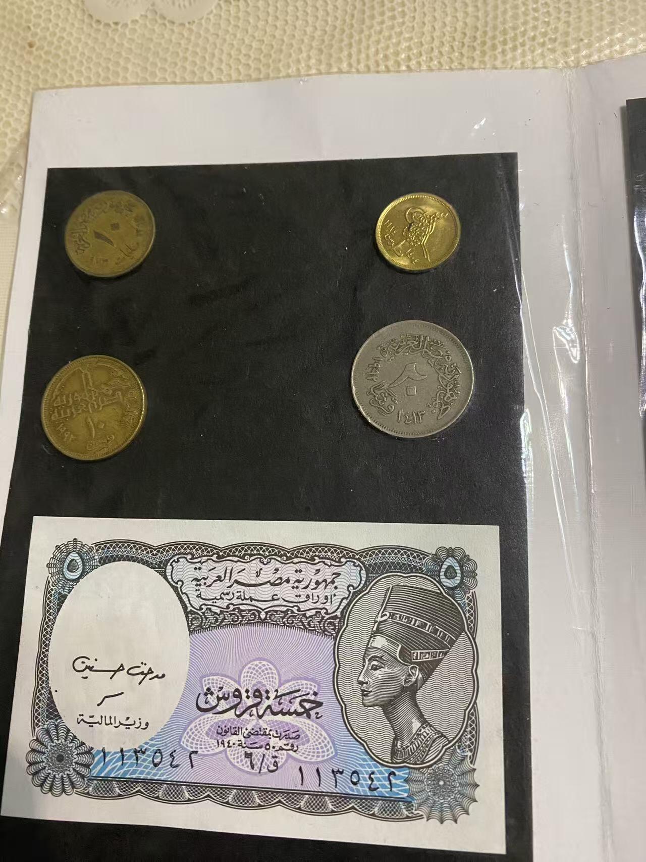 日日生财—方圆世界（全场包邮） 上海世博览会纪念章 铜质镀金 + 上海集邮公司生肖虎纪念铜章背面12生肖八卦图+ 埃及纸币、硬币、邮票合册