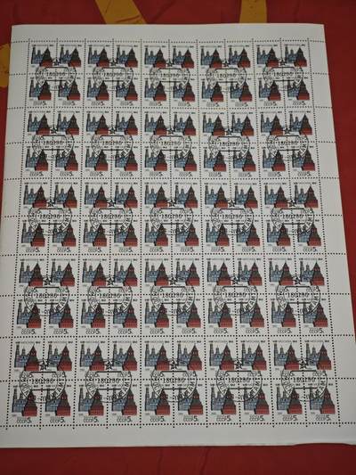 橙子收藏第六期 - 1990年苏联邮政发行的「莫斯科克里姆林宫建筑」主题整版盖销邮票，是苏联解体前夜城市文化题材邮票的经典遗存，完整保留莫斯科邮政盖销戳记，兼具建筑史与集邮收藏价值。