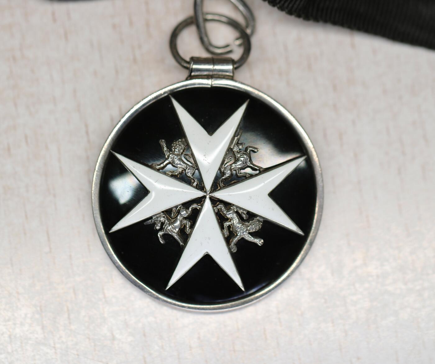 大猫徽章拍卖 第290期 骑士级圣约翰勋章 女版 银质珐琅