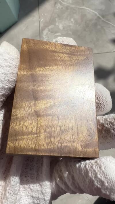 零元拍：NO51金丝楠平安无事牌，3D立体波纹。满水波香喷喷的小金砖，金光闪闪，74.5/49/13MM