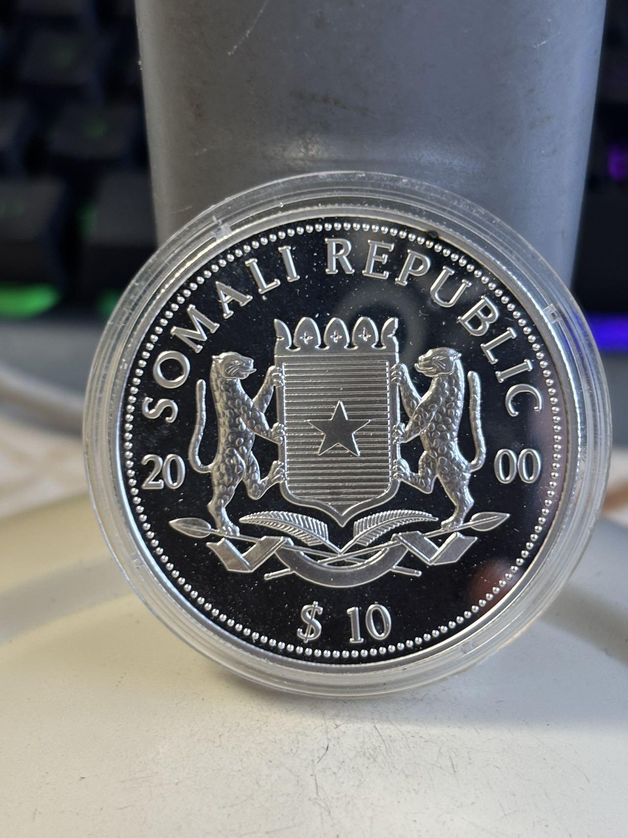 第194期拍卖 索马里2000年中国庚辰生肖龙年龙女出海千禧年纪念银币，925银，25克，38.61毫米，有氧化点