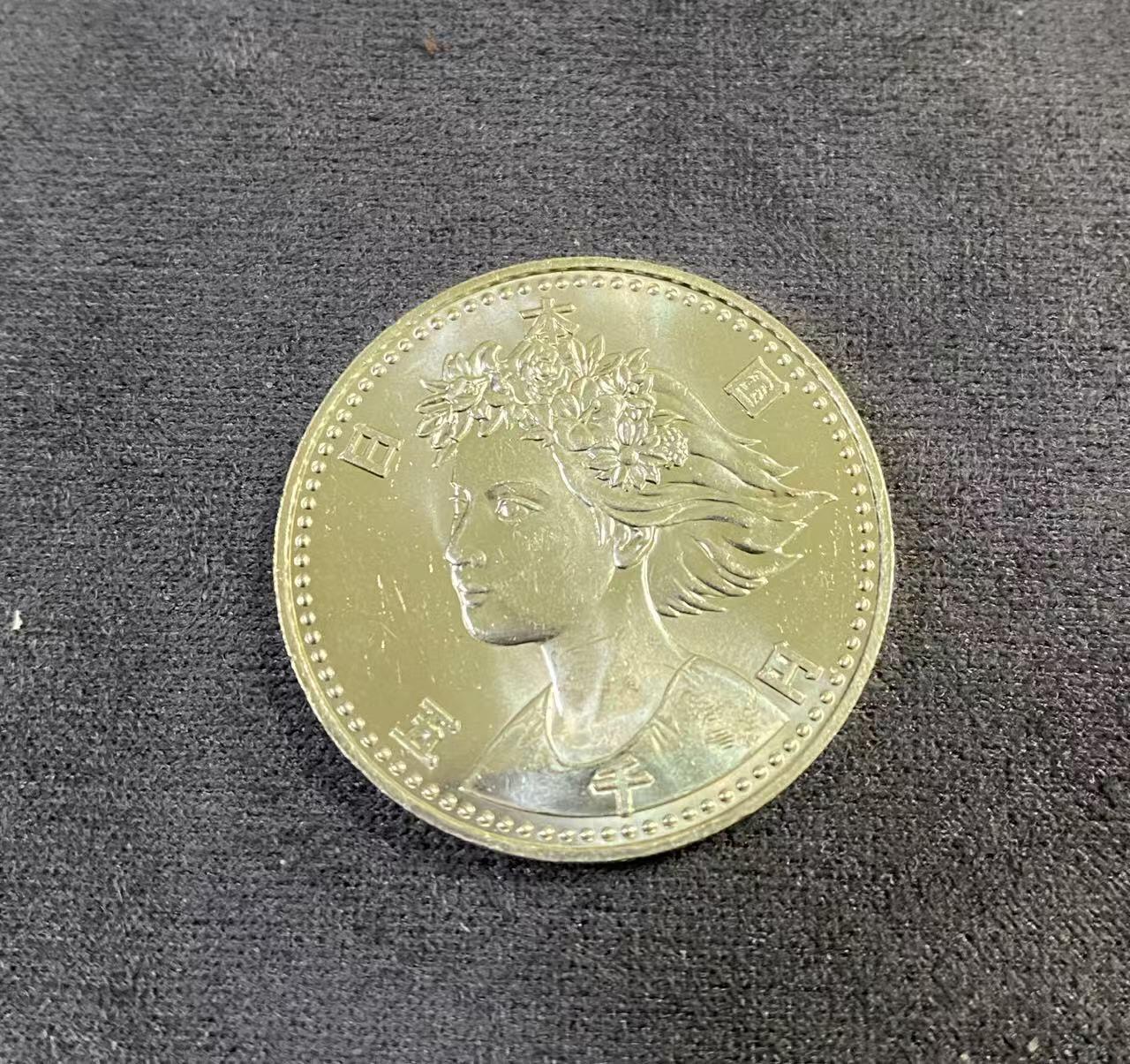 日日生财—方圆世界（全场包邮） 日本大阪世博会（戴着花冠的少女）5000日元纪念银币-平成2年 1990年 925银 15克 直径30mm