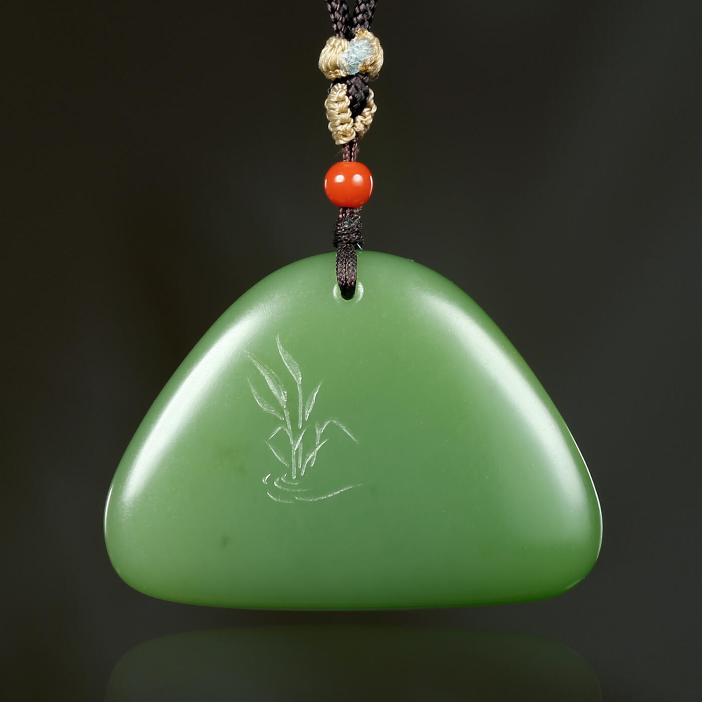 碧月说宝.君子怀瑾·当代和田玉清风专场(三) 陆宜南 色标级苹果绿碧玉莲花牌