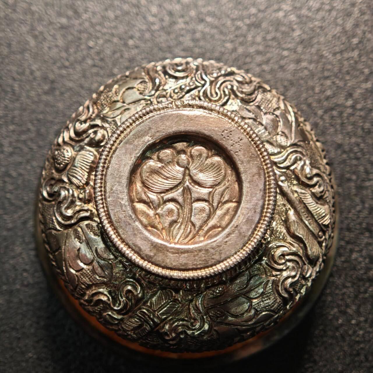 【德藏】世界币章拍卖第168期（拍品征集中~欢迎藏友联系） 古早镶嵌银质刻花酒杯一对 直径约：50mm/每个；重约：20～21.3g