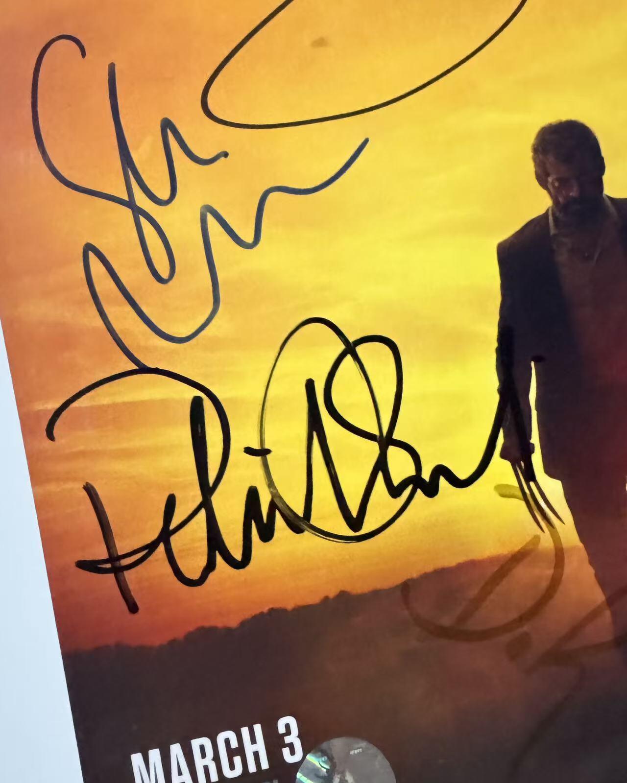 零元拍：《金刚狼3：殊死一战》9位主创亲笔签名北美版先导海报。 北美版海报签名卡司名录如下： 导演 詹姆斯•曼高德  休•杰克曼 饰 罗根 达芙妮•基恩 饰 劳拉•金尼 帕特里克•斯图尔特 饰 查尔斯•泽维尔 斯戴芬•莫昌特 饰 卡利班 波伊德•霍布鲁克 饰 唐纳德•皮尔斯 理查德•格兰特 饰 莱斯博士 艾瑞琪•拉•塞拉 饰 威尔•穆森 杰森·戈纳 饰 瑞克特