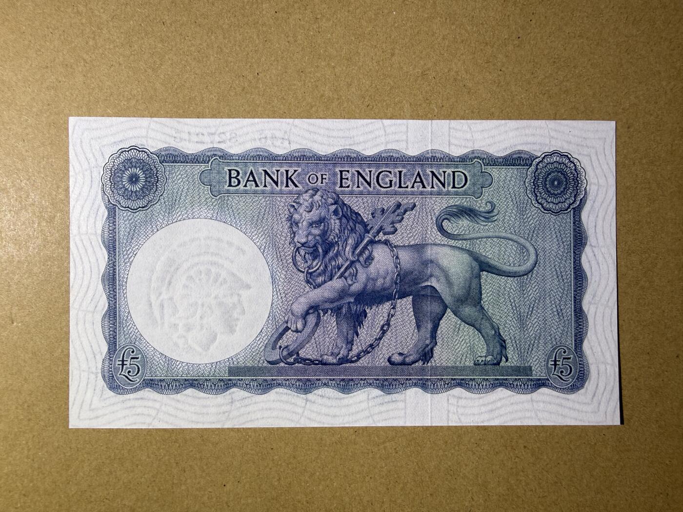 《艾美收藏》第237期-3.22周日外币强钞白金场 英格兰5镑 UNC B序列 1957年更贵的实心版本 一个角有荧光