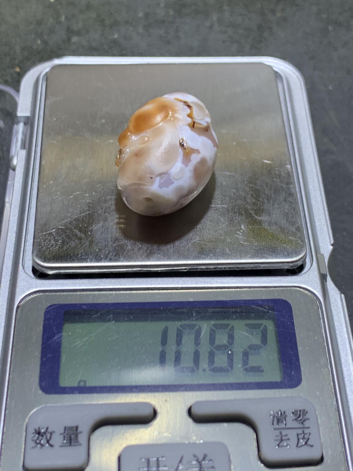 精美亚光高玉化气泡纹战国红玛瑙手工俏色巧雕玉兔勒子一颗！