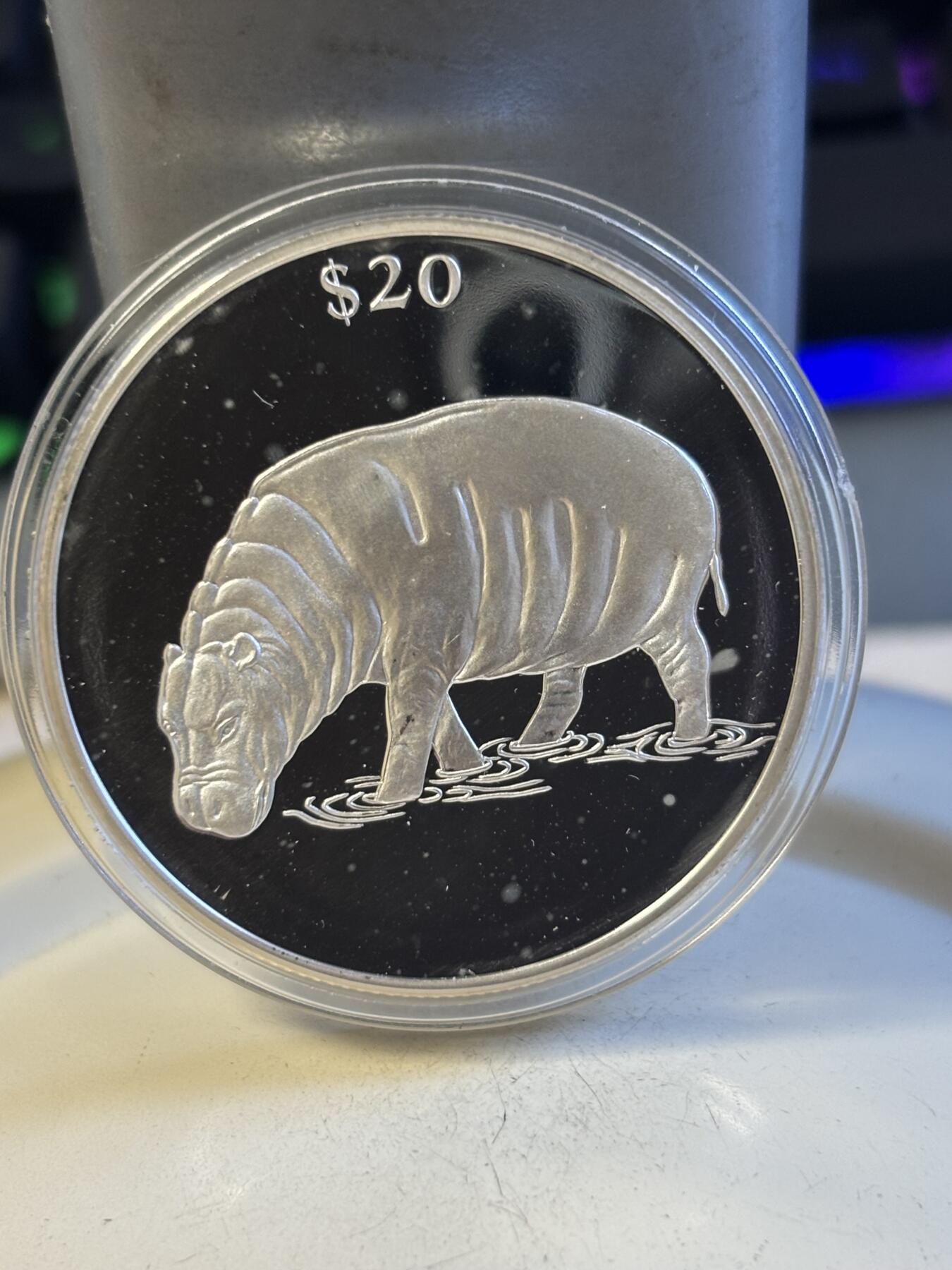 第194期拍卖  利比里亚2000年动物河马纪念银币,1盎司999银，发行2000枚，有氧化点