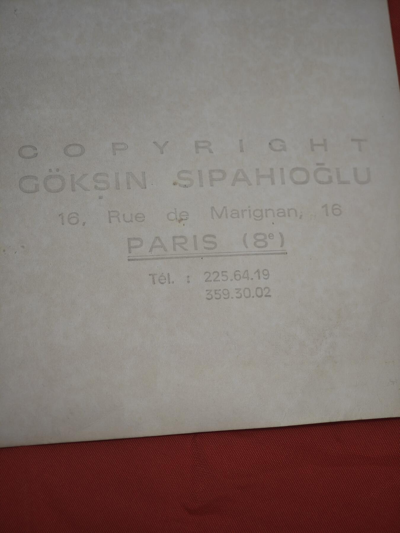 橙子收藏第六期 这是一张冷战“缓和时期”美苏最高领导人勃列日涅夫和尼克松会晤的原版银盐新闻照片，由法国传奇新闻摄影师格克辛·西帕希奥卢拍摄，带有巴黎工作室的版权戳记，是20世纪国际关系史的珍贵视觉见证。