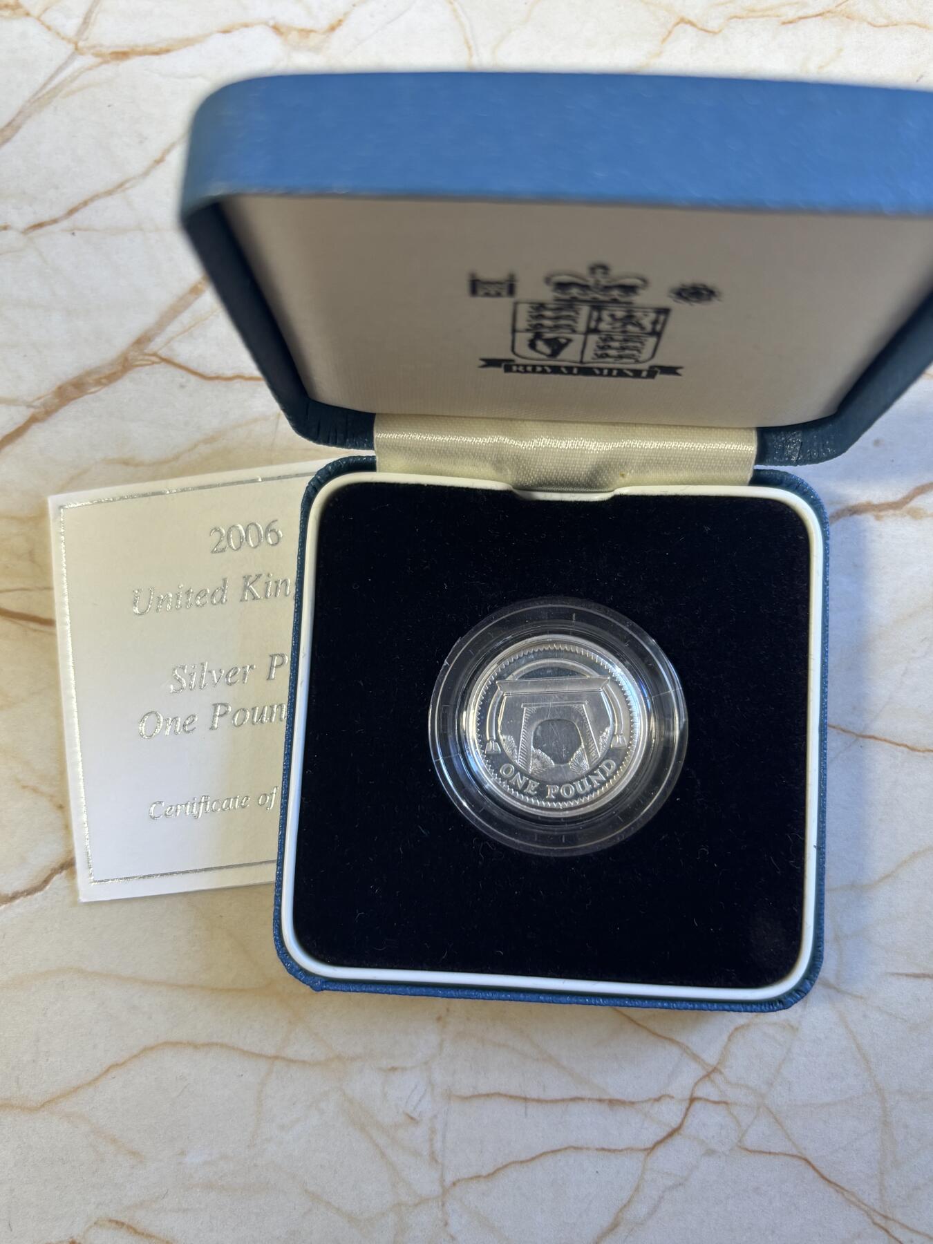 第194期拍卖 英国2006年1镑纪念银币带盒证书，9.5克，925银，有瑕疵