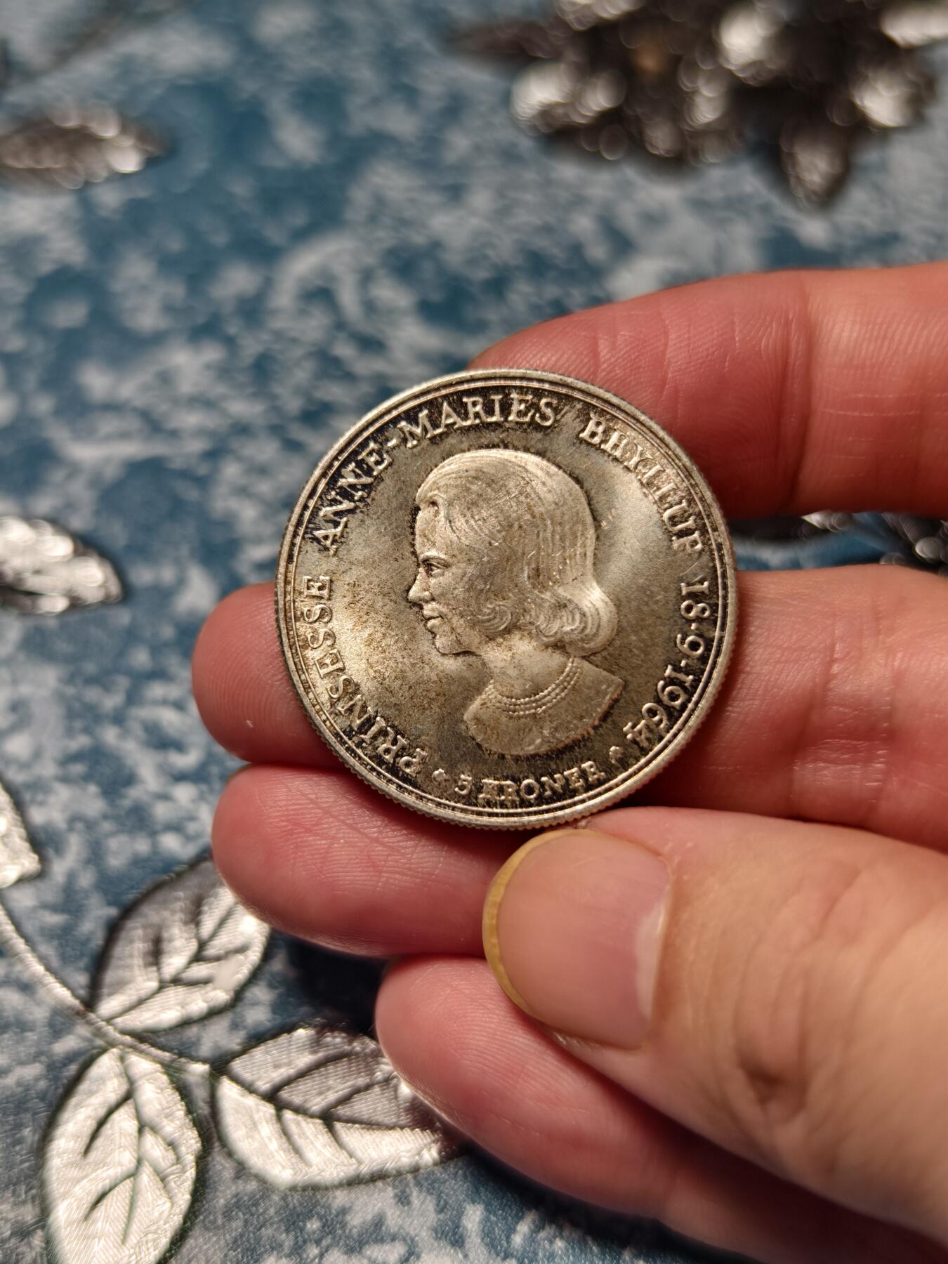 抚柳草堂-第十八期章牌钱币  奖章勋章限时免佣 满百包邮 放漏专场 1964丹麦弗雷德里克九世之女安妮-玛丽公主婚礼纪念5克朗银币 17.1g 800银 原光好品