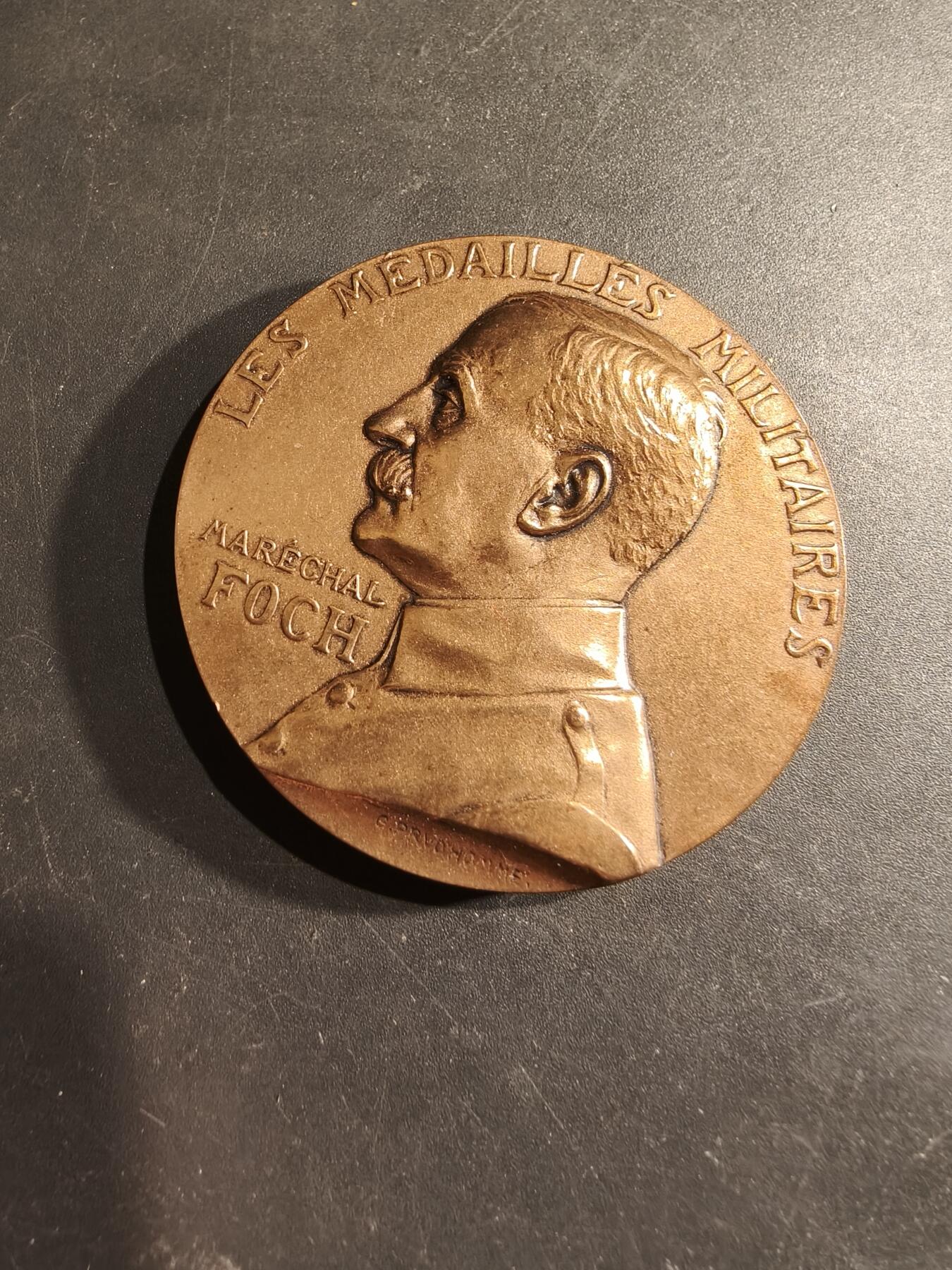 老王徽章第188期 法国福煦元帅军事奖章大铜章    原盒实发     直径50mm     重量77.1g