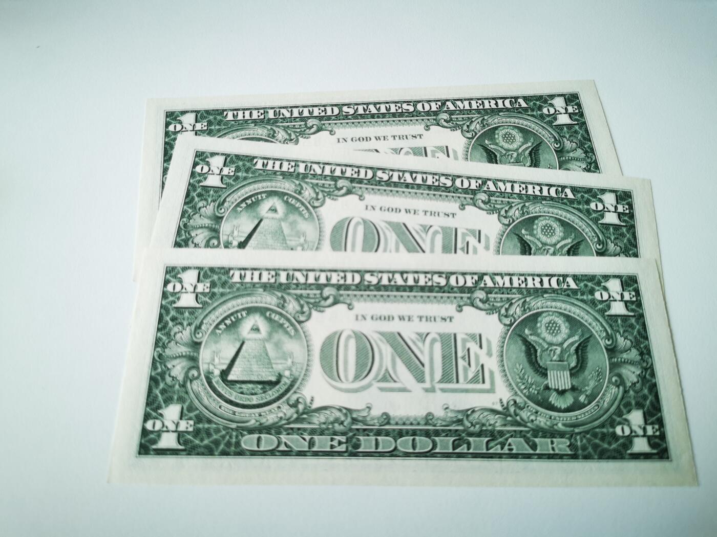 零零发流通品外国纸币拍卖 无佣金 美元三连号基本全新角有点钝