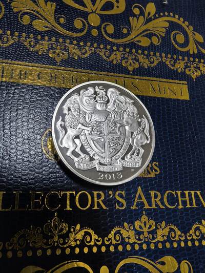 长老汇马年精选第十二场拍卖 - 2013英国伊丽莎白二世加冕六十周年纪念5英镑加厚精制银币， 56.56克925银，3000枚，第四版头像