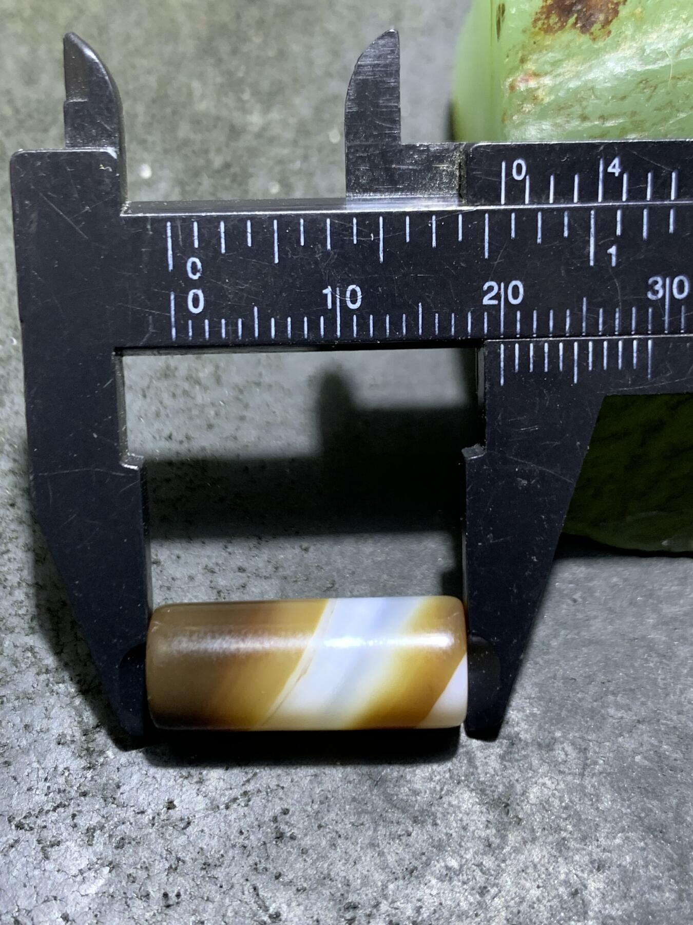 缠丝玛瑙通货直桶，桶珠一个，