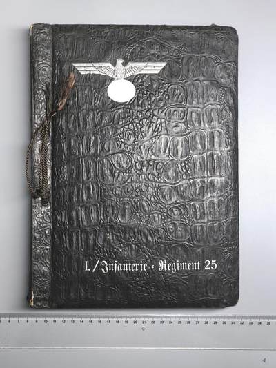 小驴勋章奖章收藏3月21日周六晚六点拍卖（珍爱和平，收藏战争，铭记历史，勿忘国耻，忠党爱国。有偿代拍，送拍规则在简介最后，参拍须阅读规则后再参拍，关系到运费包装发货时效真假辨别等关键信息，拍卖时不再发原图，看大图店主微信码在拍卖店铺介绍里） - 得三第25步兵团1连照片相册，扉页前面几页有戈林、AH印刷照